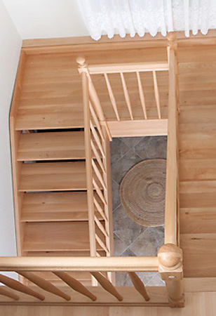 Treppe mit Podest von oben abgebildet